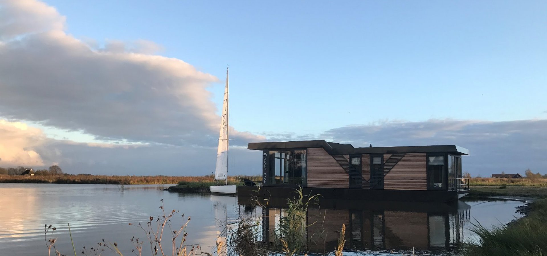 Ihr Schiff, ein Luxusurlaub am Wasser